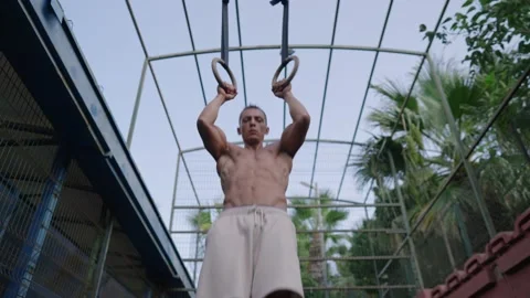 Strong man performing pull ups on gymnastic rings. Slow motion 스톡 동영상 207427048