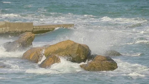 Strong sea surf on rocks. 스톡 동영상 80845358