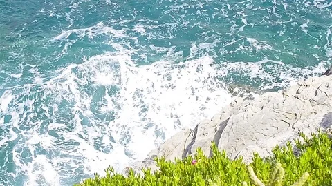 Strong sea waves Video stock 73055243