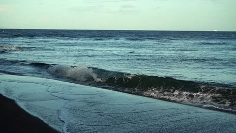 Strong sea waves in slow motion Vídeo Stock 155221861