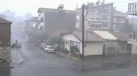 Strong storm in a city. Vídeos de archivo 65881163