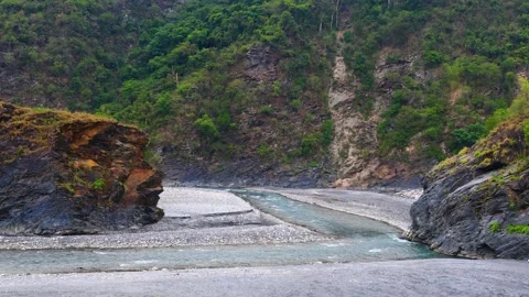 Strong stream in deep valley.gurgling pour water.Charming Valley,textured rock. 스톡 동영상 277946480