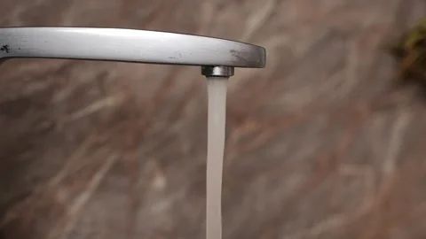 A strong stream of water flows from the kitchen faucet Video stock 301055805