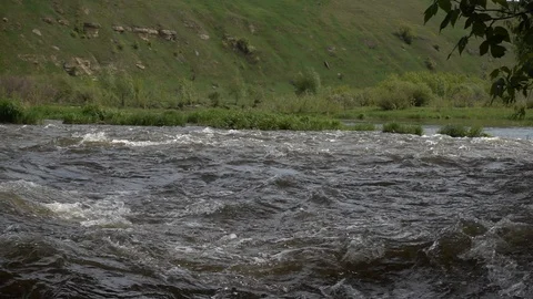 Strong water current over shallow stone bank at the river. Slow motion 240 fps Video stock 124734318