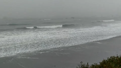 Strong waves of the Pacific Ocean hitting the shoreline Stock-Footage 316082935