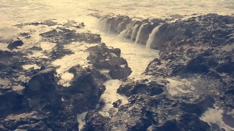 Strong waves of the sea Video stock 82993635