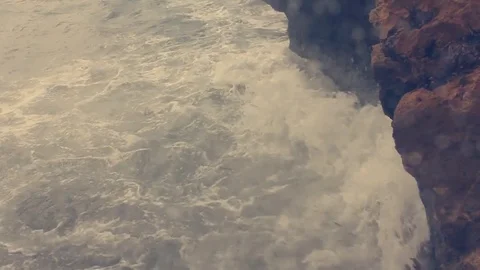 Strong waves of the sea Video stock 82996042