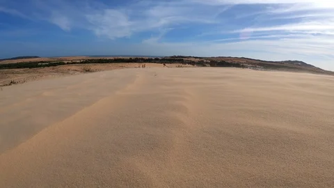 Strong wind in the desert, white sand dunes in Mui Ne, Vietnam. Stock Footage 103829506