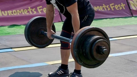 Strongman Puts down barbell after deadlift Stockbeeldmateriaal 116053615