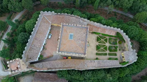Strozzavolpe Castle in tuscany Stock Footage 114796145