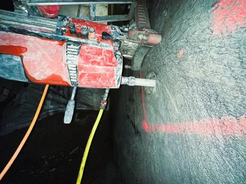 Structural concrete drilling during building renovation Foto stock