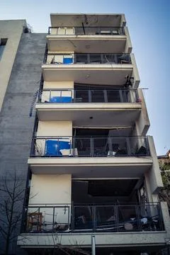 Structural damage and destruction of buildings following the Iranian ballis.. 스톡 사진