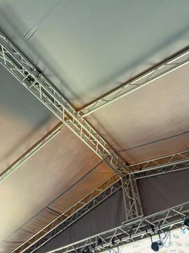 Structural framework and canopy of a large event tent during a daytime setu.. 스톡 사진