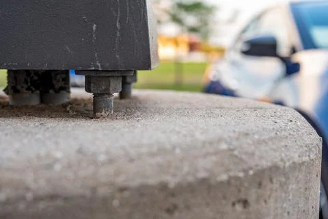Structural support on concrete with gap to main plate and anchor bolts Foto stock