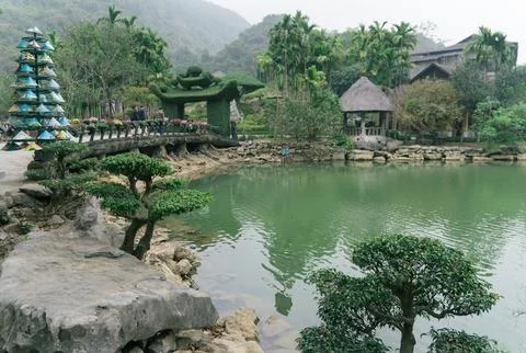 The structure of a building is visible, with lush trees behind it Ninh Binh.. Foto stock