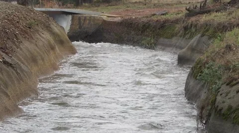 Structure carrying water Stockbeeldmateriaal 44685252