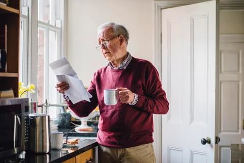 Struggling With Bills Fotos Stock