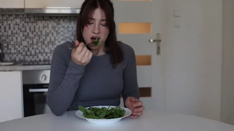 Struggling with healthy eating Video stock 334575818
