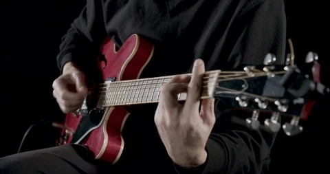 Strumming on the electric guitar 스톡 동영상 101698623