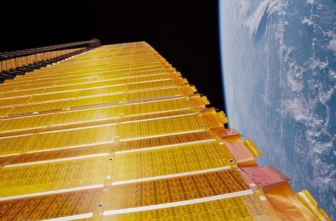 STS097-376-006 (7 Dec 2000) --- A close-up view of the P6 solar array on th.. Foto stock