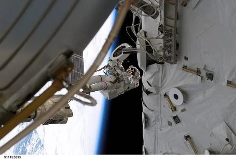 STS111-E-5033 (8 June 2002) --- Astronaut Franklin R. Chang-Diaz works wit... 스톡 사진