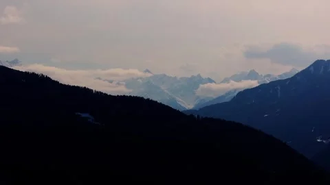 The stubaier mountains in austria from far 4k 25fps video Vídeos de archivo 331399552