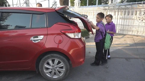 Student boy open the door get in the car after school slow motion HD Stock-Footage 86171294