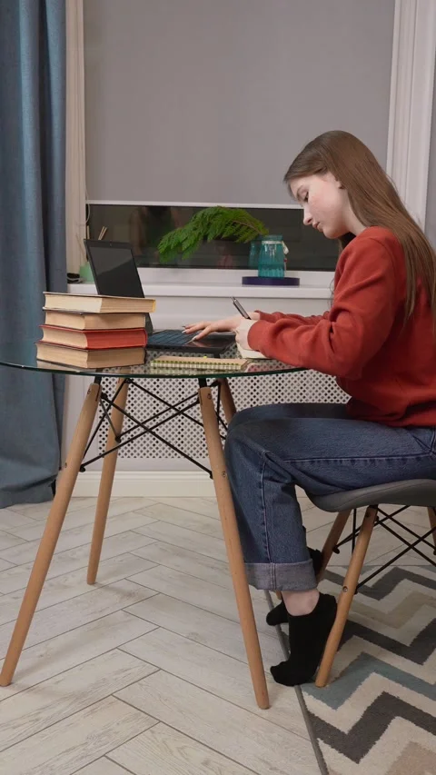 Student changing posture while studying at home Vídeo Stock 311807646
