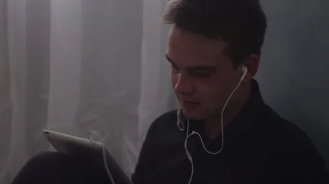 Student chating in social network Stockbeeldmateriaal 54267361