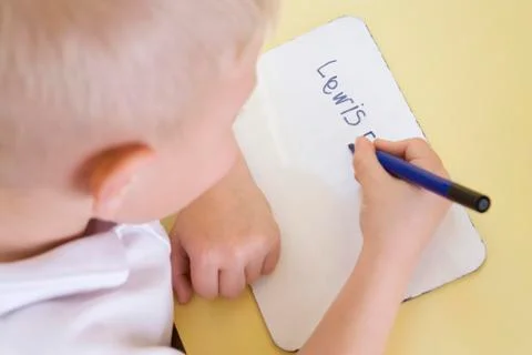 Student in class learning spelling (selective focus) Foto stock