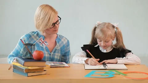 Student Completes the Task Successfully 動画素材 90034674