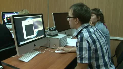Student at the computer in the lab Video stock 10605084
