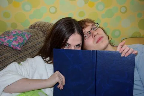 Student couple on the sofa study notes and prepare for exams. Fotos de archivo
