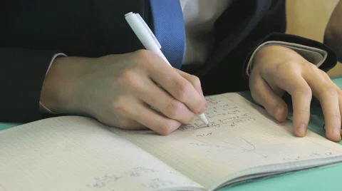 Student decides the task in a notebook in math 库存影片 68800487