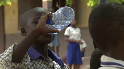 STUDENT DRINKS WATER FROM PLASTIC BOTTLE Vídeos de archivo 60116027