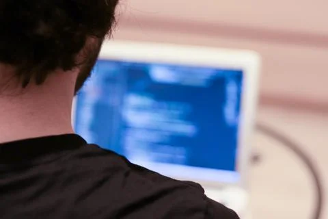 Student is engaged in programming on a laptop. The concept of learning progra Foto stock