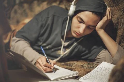 Student guy studying at home Foto stock