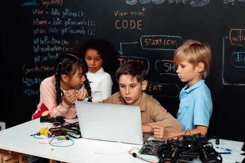 Student learn about coding robotics car in STEM class with attention. Erudition. Foto stock
