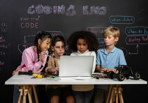 Student learn about coding robotics car in STEM class with attention. Erudition. Foto stock