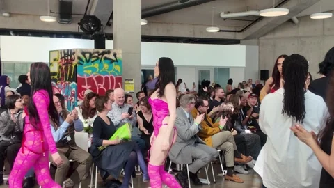 Student Learning Centre - Mass Exodus Fashion Show Toronto. Vídeos de archivo 332864559