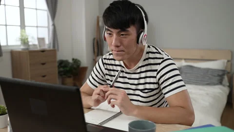 Student learning from home with headphones Video stock 220432614