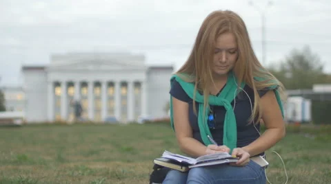 Student makes notes in a notebook Stockbeeldmateriaal 67314764