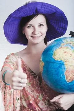 Student posing with a globe on white background, Foto stock