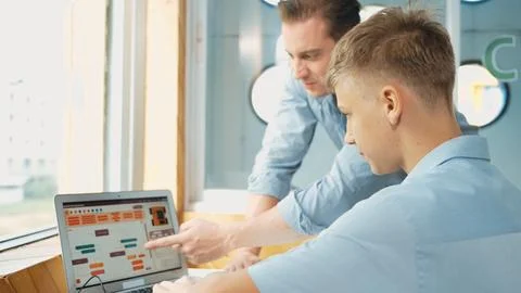 Student present coding program and car model to skilled teacher. Edification. Stockfoto's