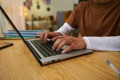 Student Programming on Laptop Foto stock