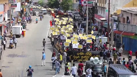 Student protests continue in Sri Lanka, Colombo, LK - 19 May 2022 動画素材 204136003
