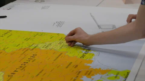 Student Putting Pin on Map Stockbeeldmateriaal 54046233