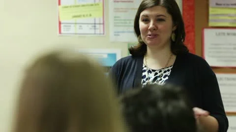 Student raising hand Vídeos de archivo 10744500