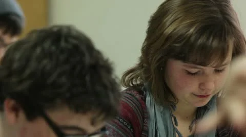 Student raising hand Stock-Footage 10744597