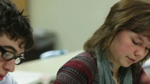 Student raising hand Stock-Footage 10744680